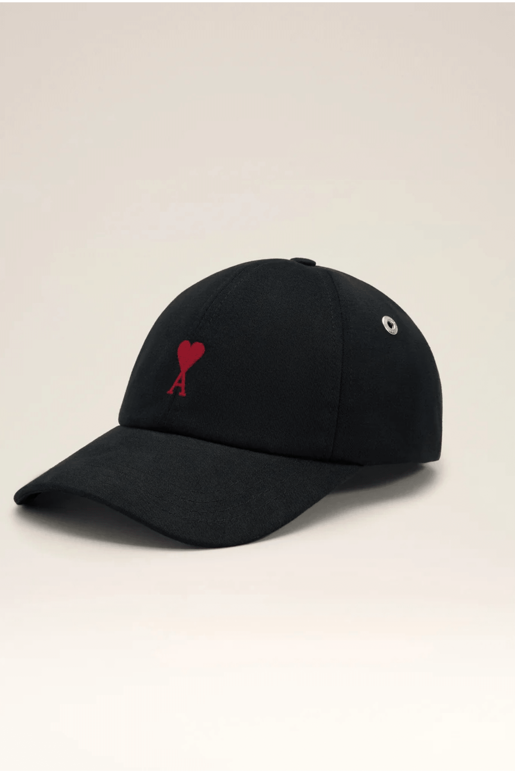 Casquette noire cœur rouge brodé