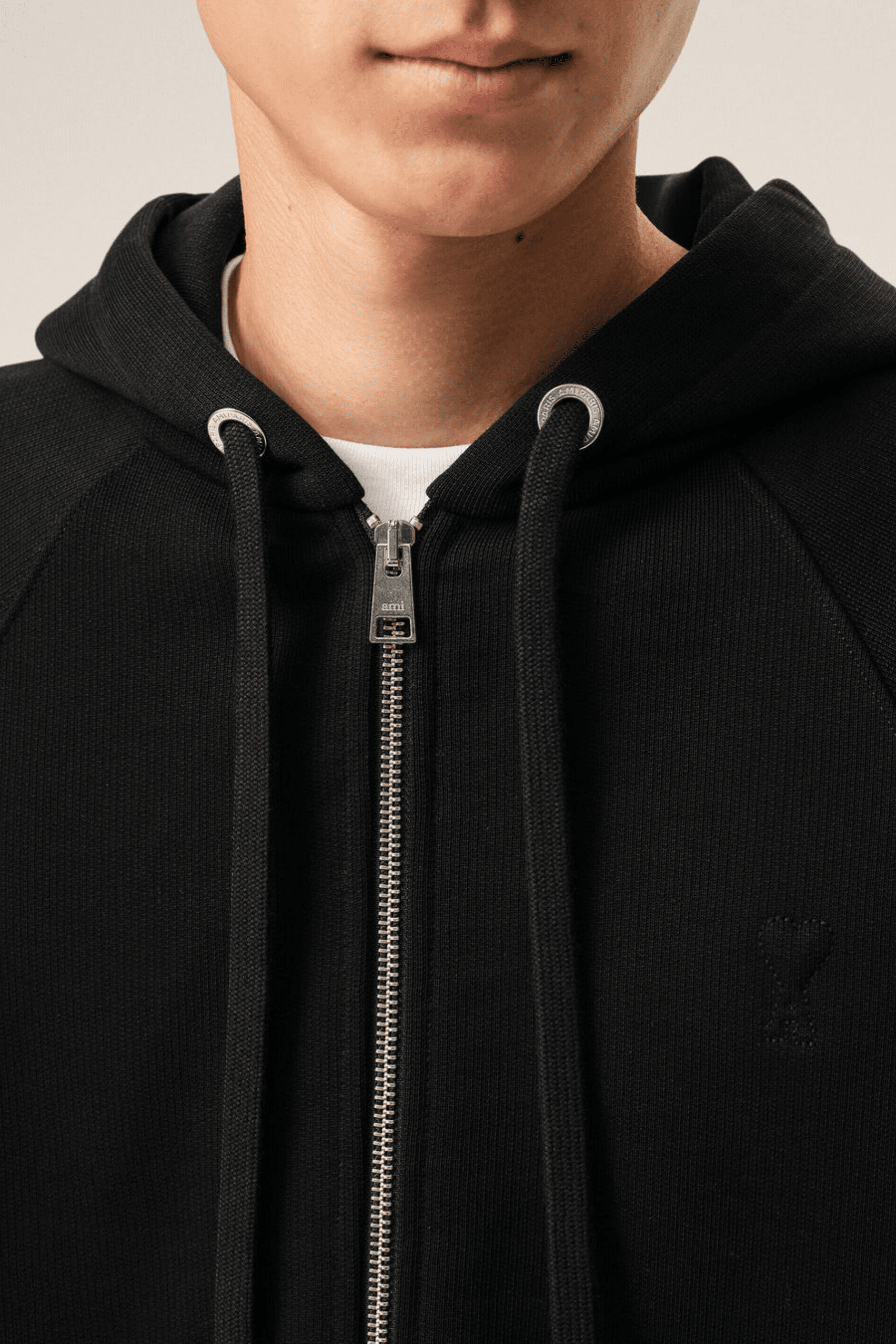 Hoodie Zippé Noir Cœur Embossé