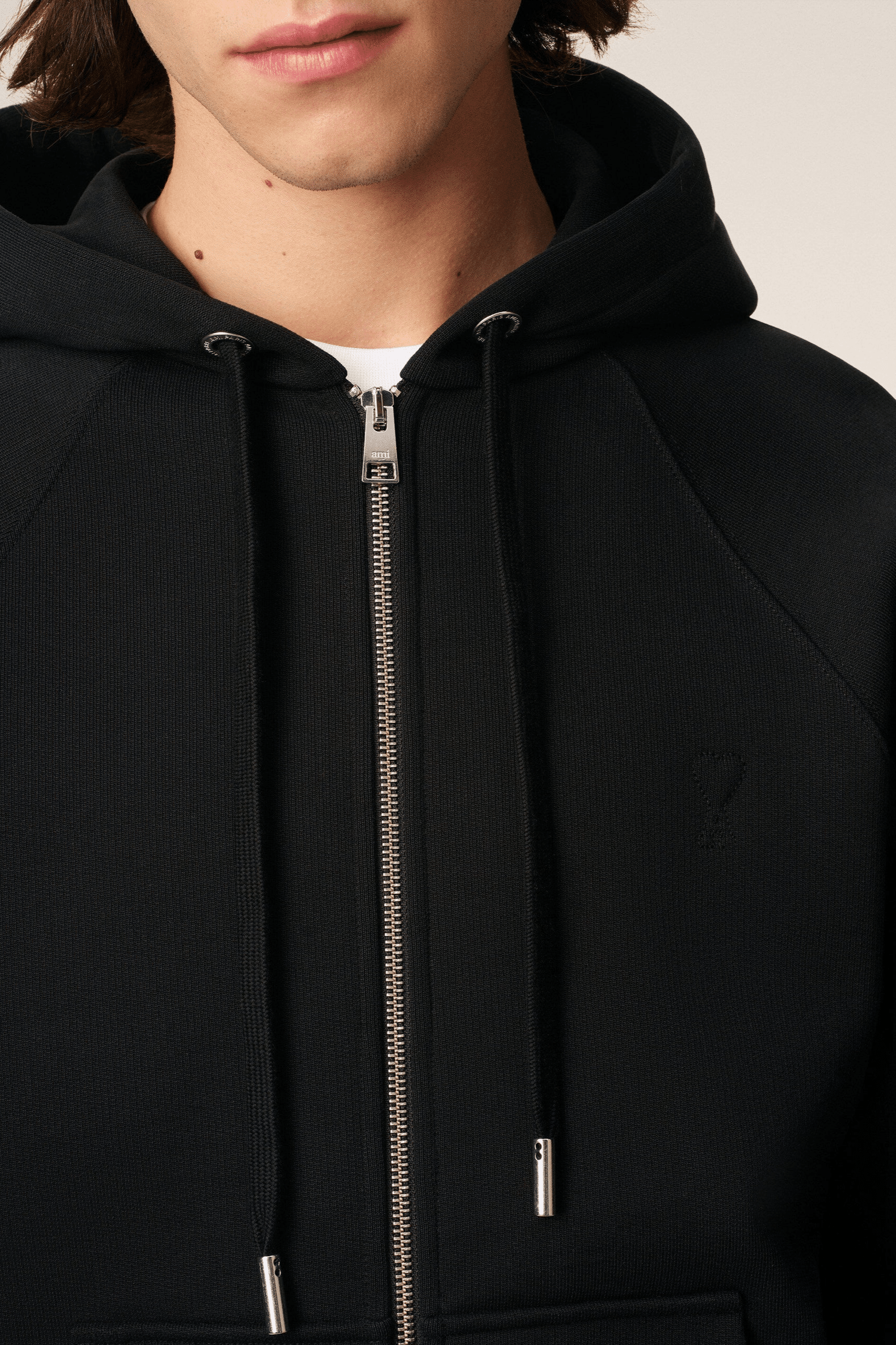 Hoodie Zippé Noir Cœur Embossé