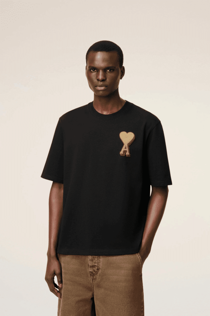 Tee-Shirt Noir Patch Cœur Contrasté
