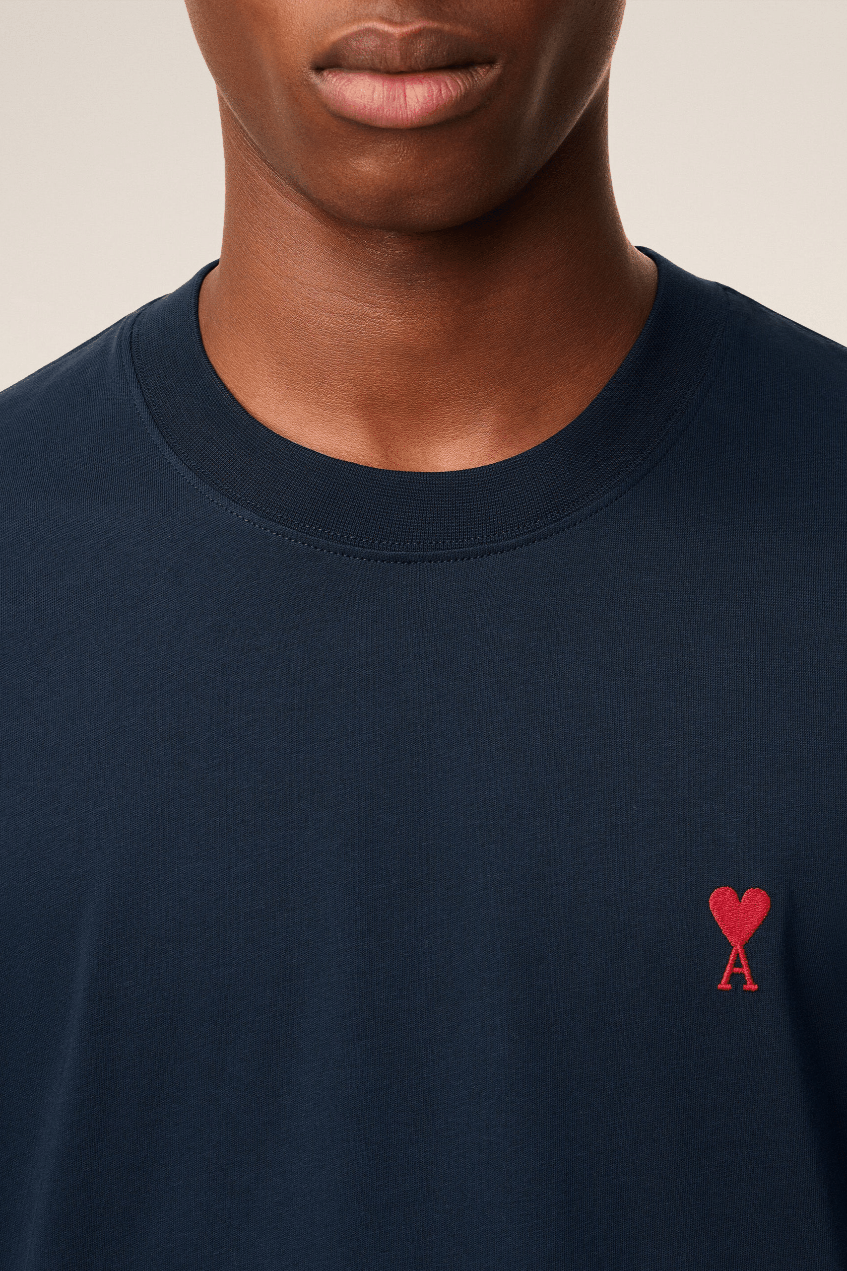 tee-shirt bleu nuit cœur rouge