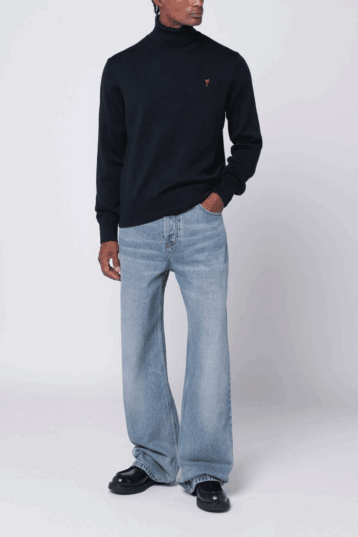 Pull col roulé marine cœur rouge