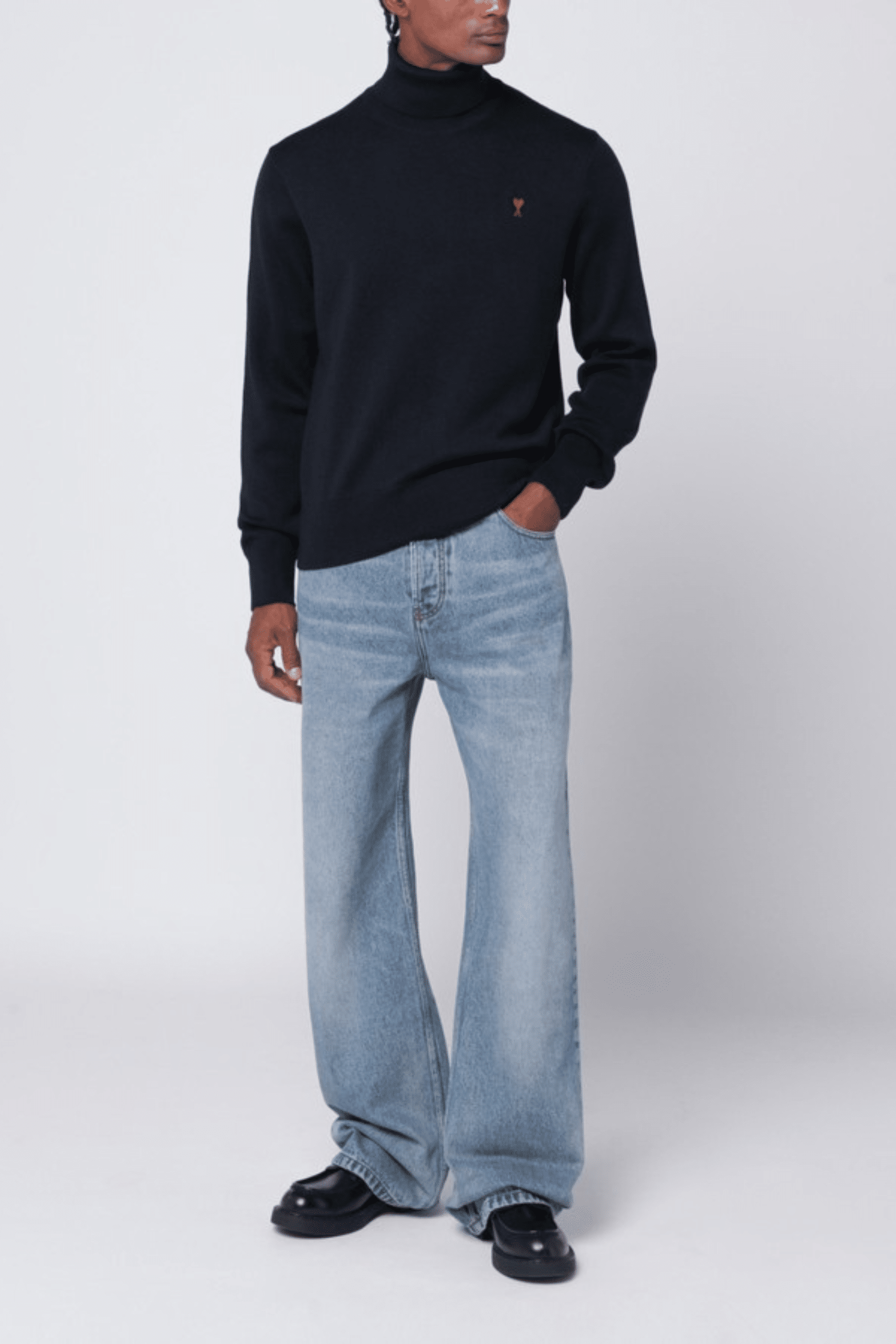 Pull col roulé marine cœur rouge