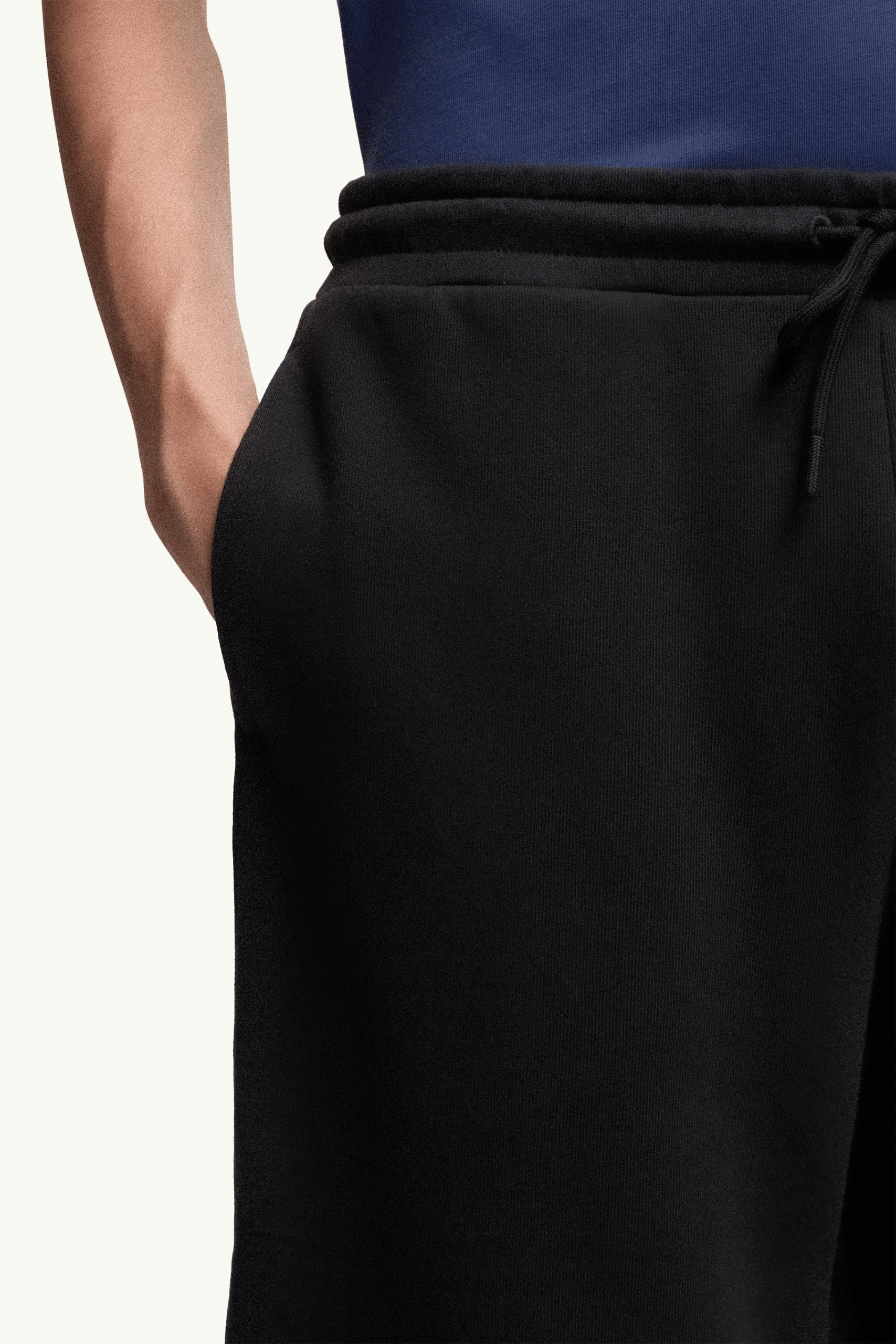 Short molleton noir logo